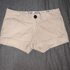 No Boundaries kaki short shorts